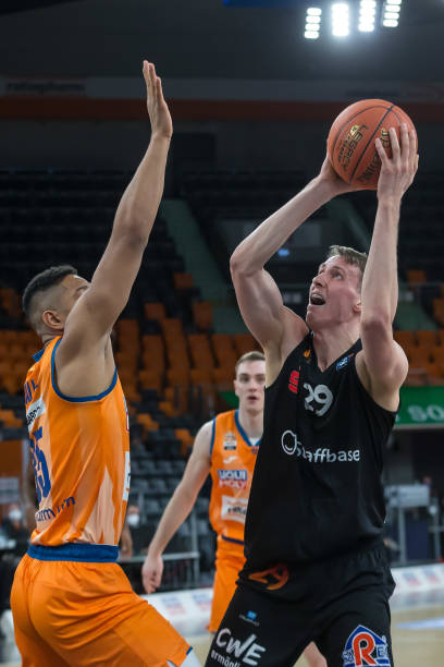 刻地影响了 刻地影响了